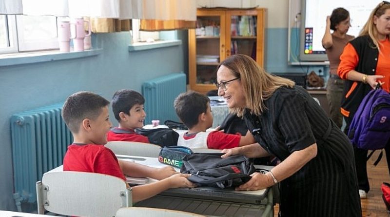 Güzelbahçe Belediyesi’nden Öğrencilere Kırtasiye Desteği