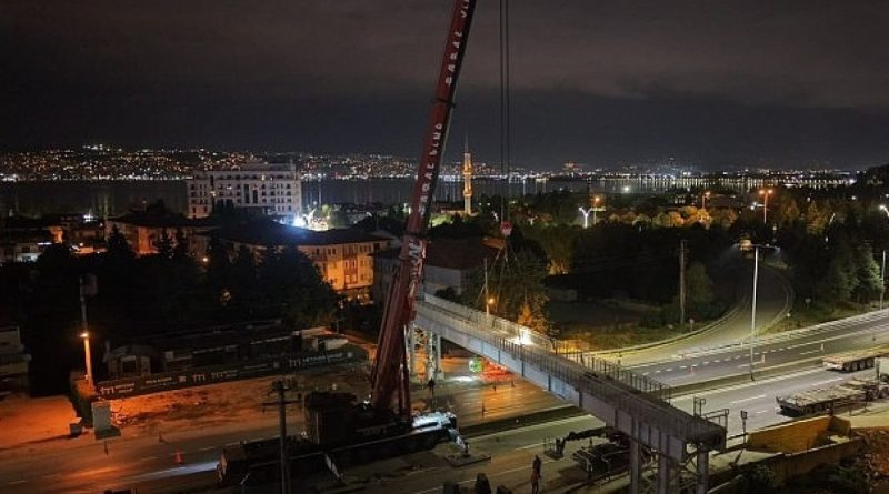 80 tonluk tabliye tek hamlede yerine konuldu