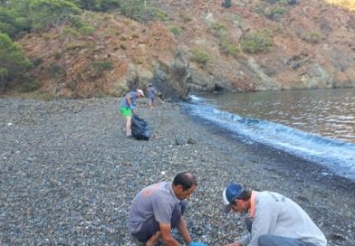 Kemer’de kıyı temizliği
