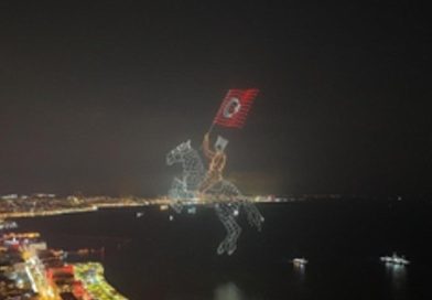 İzmir’de Cumhuriyet coşkusu gökyüzüne taştı İzmir’de Cumhuriyet coşkusu gökyüzüne taştı
