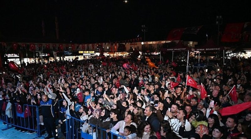 Cumhuriyet Bayramı Kemer’de coşkuyla kutlandı