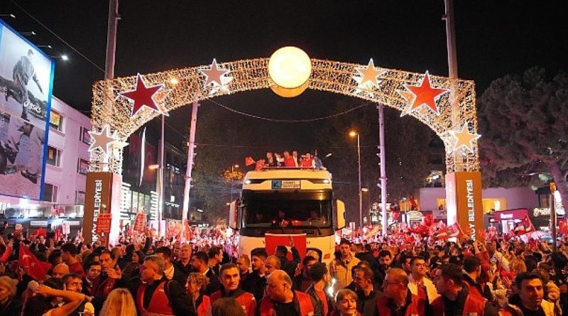 Kadıköy’de Yüz Binlerce Kişi Cumhuriyet İçin Yürüdü